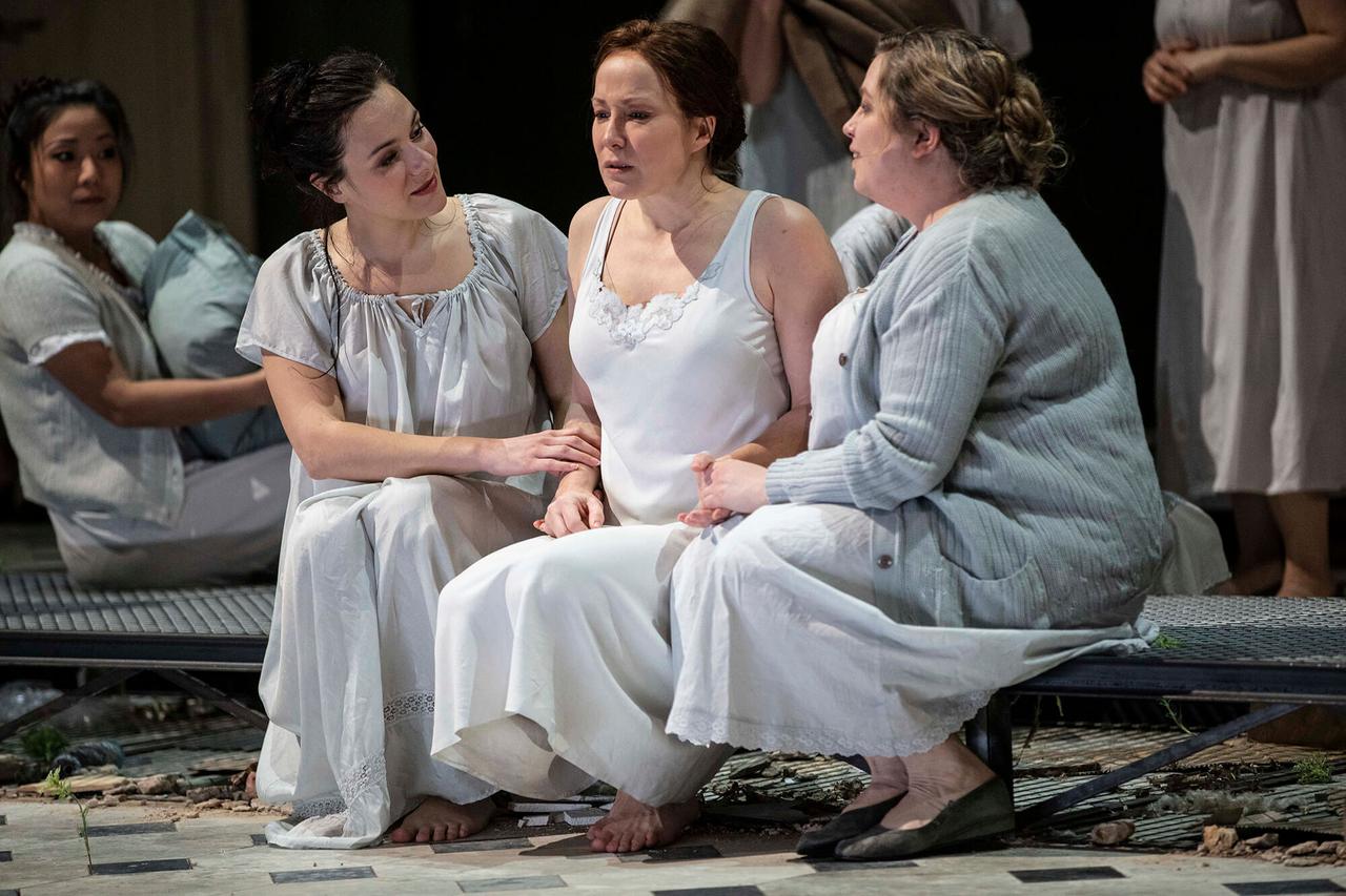 Lucie Peyramaure on stage