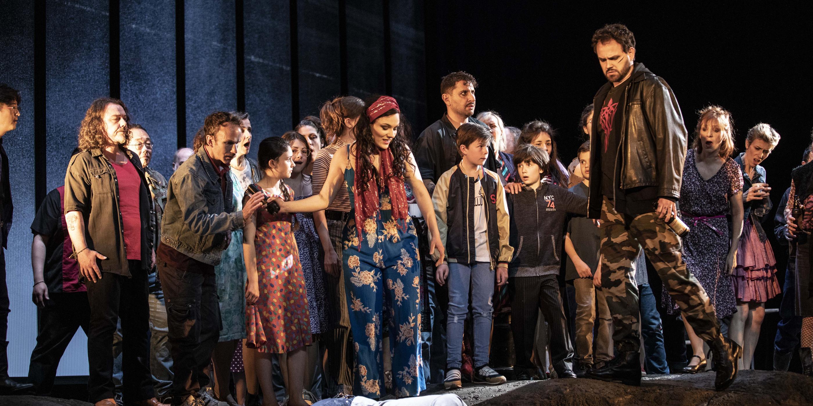 Lucie Peyramaure as Aza, in Manru of Padarewski.